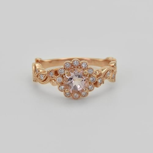 Zásnubní prsten s morganitem a diamanty ve vintage stylu Jyspie
