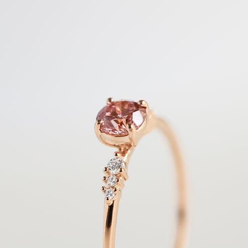 Zásnubní prsten s certifikovaným fancy pink lab-grown diamantem Amity