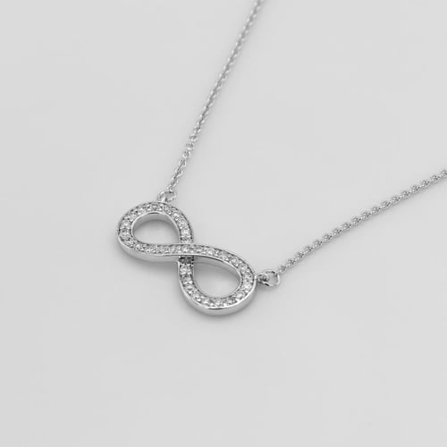 Jemný přívěsek zdobený diamanty Magana