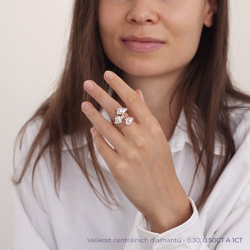 Atypický zásnubní cluster prsten s lab-grown diamanty Moore