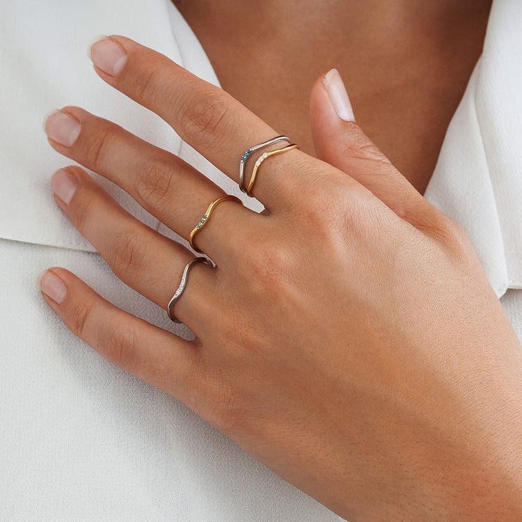 Stříbrný prsten se třemi modrými diamanty 157768