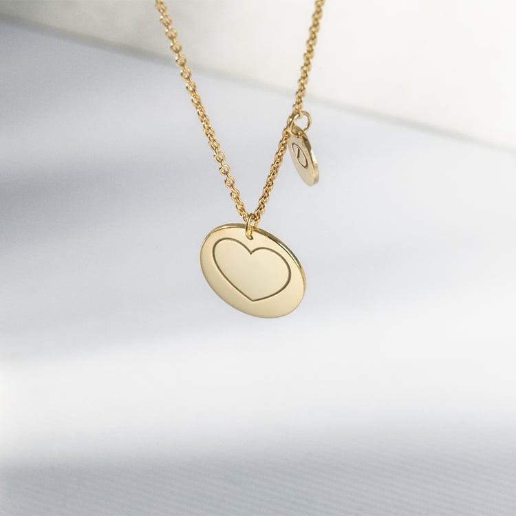 Stříbrný přívěsek se srdcem a gravírem písmene Kadie 121829