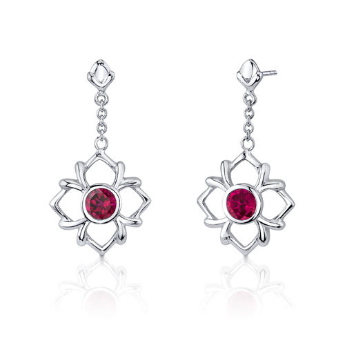Rubíny zavěšené ve stříbrných náušnicích Lieven
