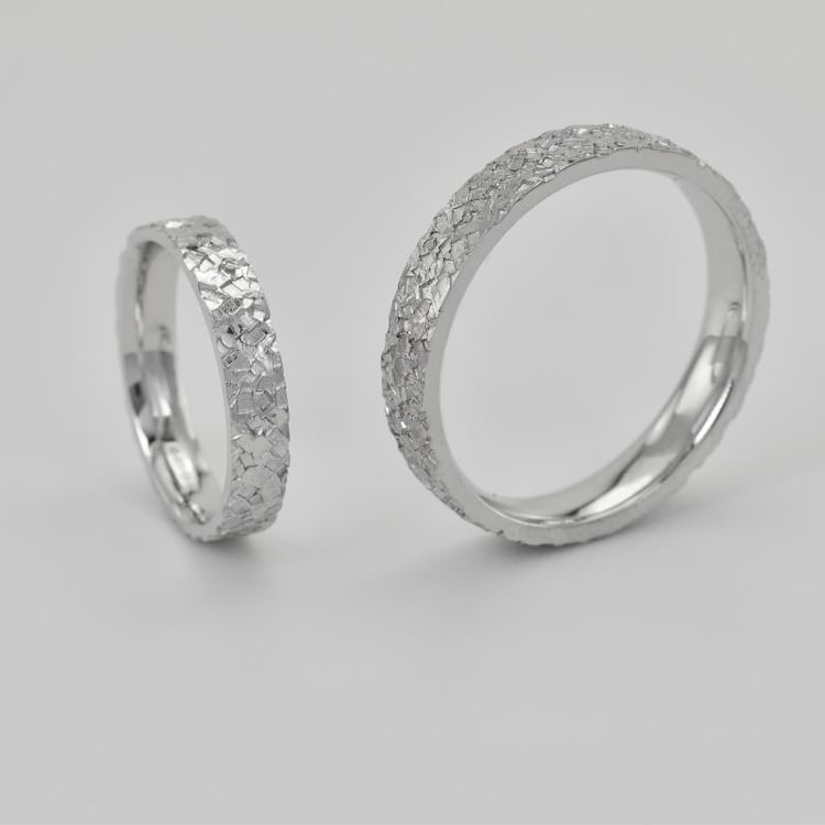 Reliéfní zlaté snubní prsteny Uma 37741