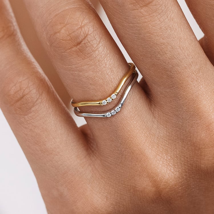 Stříbrný vykrojený prsten se třemi diamanty Cason 157749