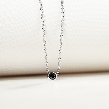 Minimalistický náhrdelník s černým diamantem Glosie