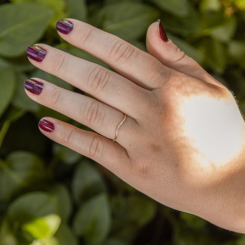 Minimalistický vykrojený prsten se třemi diamanty Cason