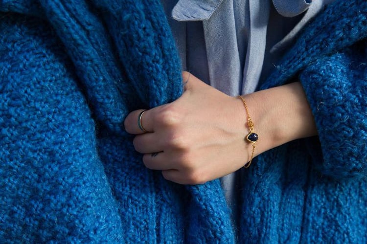 Safírový náramek z pozlaceného stříbra 9736