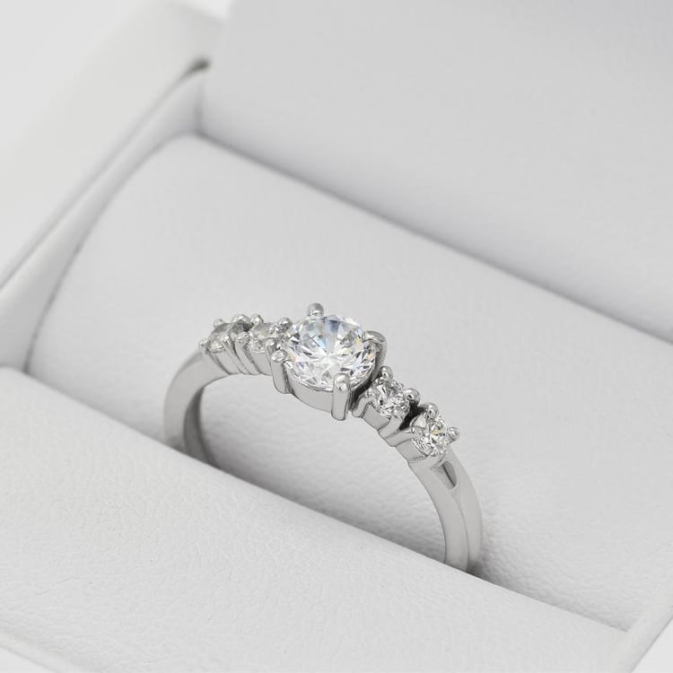 Prsten s pěticí diamantů 23373