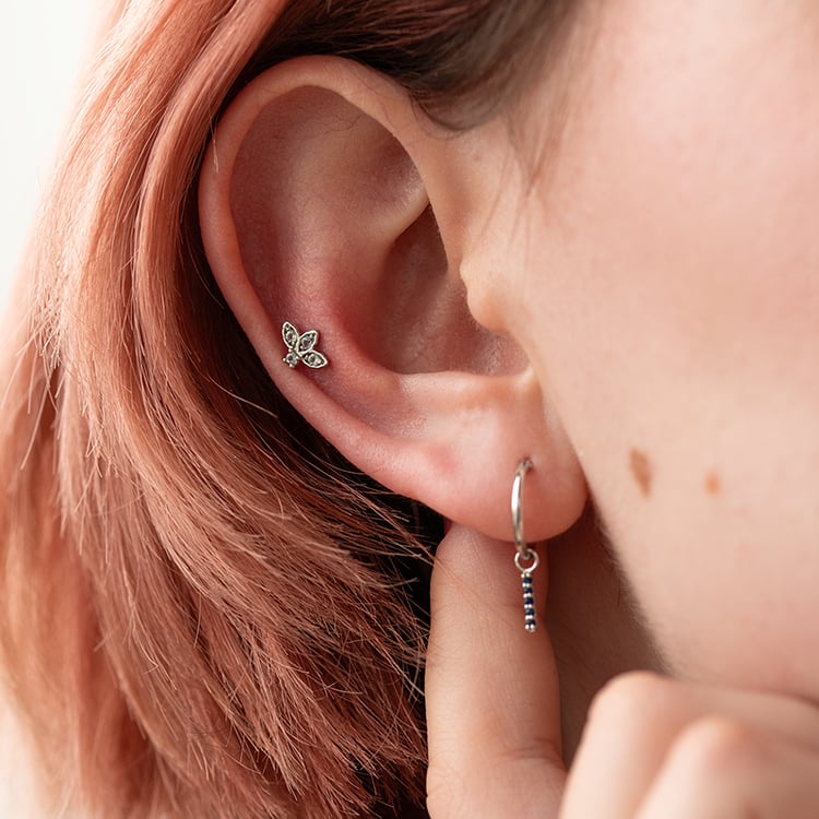 Zlatá piercing náušnice s bílými topazy Amina 138297