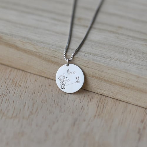 Přívěsek Malý princ s liškou a gravírem ze stříbra