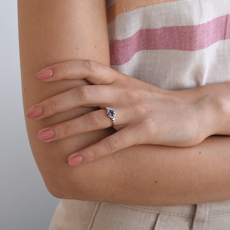 Zásnubní prsten s alexandritem a moissanity 68930