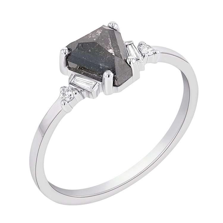 Zlatý prsten se salt and pepper diamantem