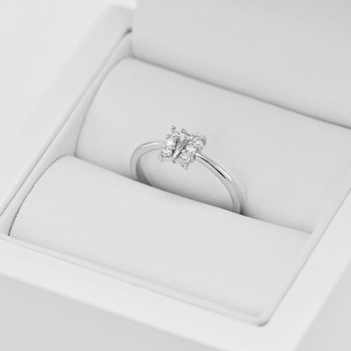 Zásnubní prsten motýlek s diamanty Laua