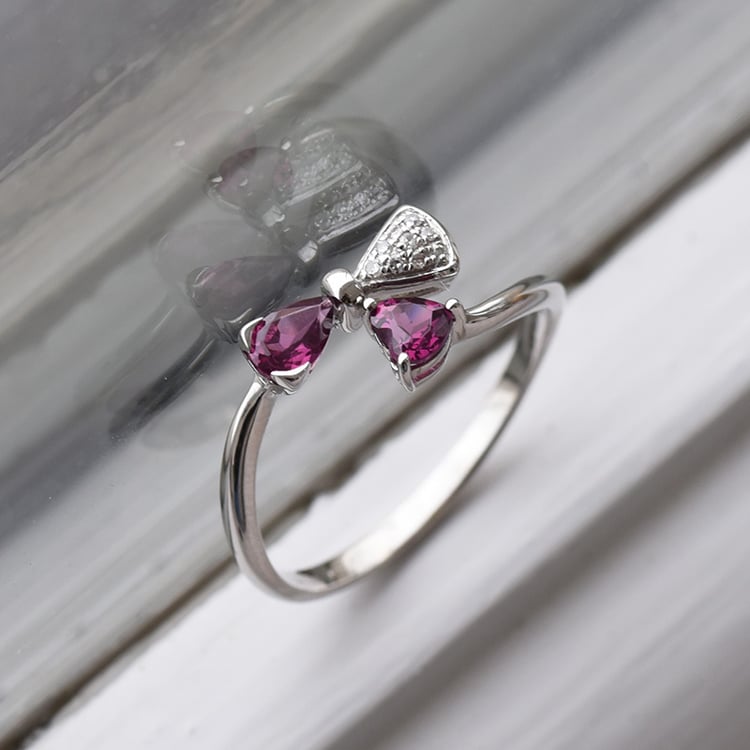 Originální prsten s romantickým designem 87428