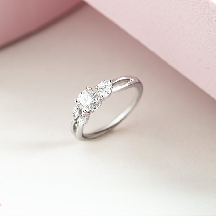 Romantický zásnubní prsten s lab-grown diamanty Halym 151623