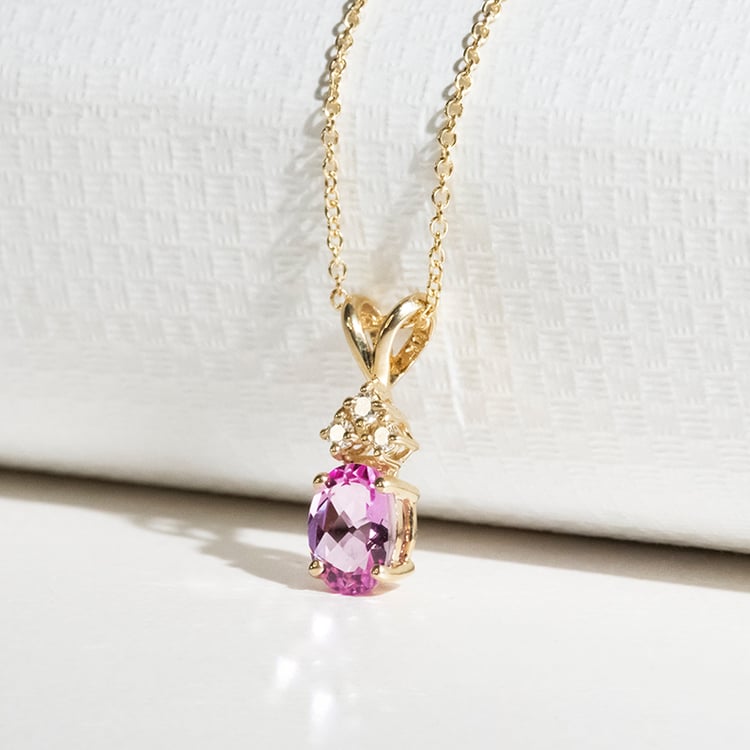 Zlatý přívěsek s oválným růžovým safírem a diamanty Tamatha 116052