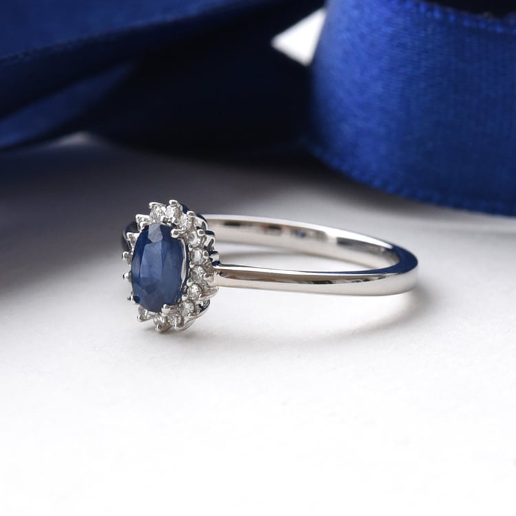 Zlatý prsten s diamanty a safírem 78437