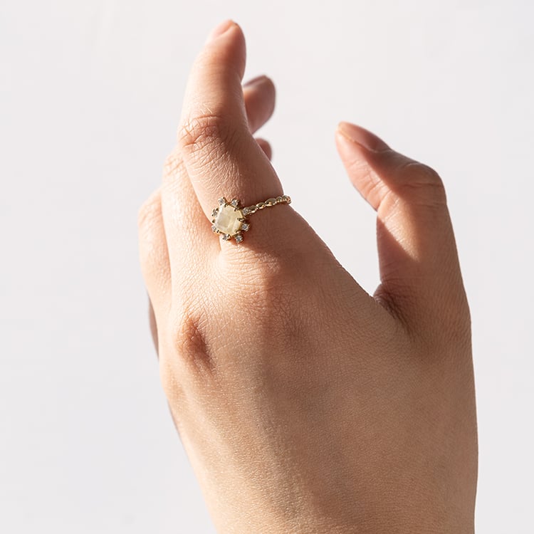 Zlatý prsten se žlutým salt and pepper diamantem Alyce 120010