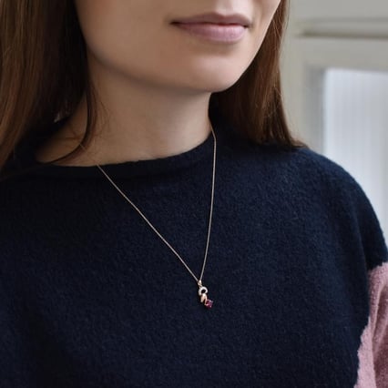 Přívěsek ve znamení Berana s rubínem a diamanty Carnero