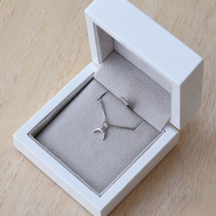 přívěsek ve tvaru měsíce 67168