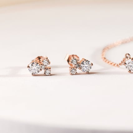 Stříbrné cluster náušnice s moissanity a lab-grown diamanty Kerrie