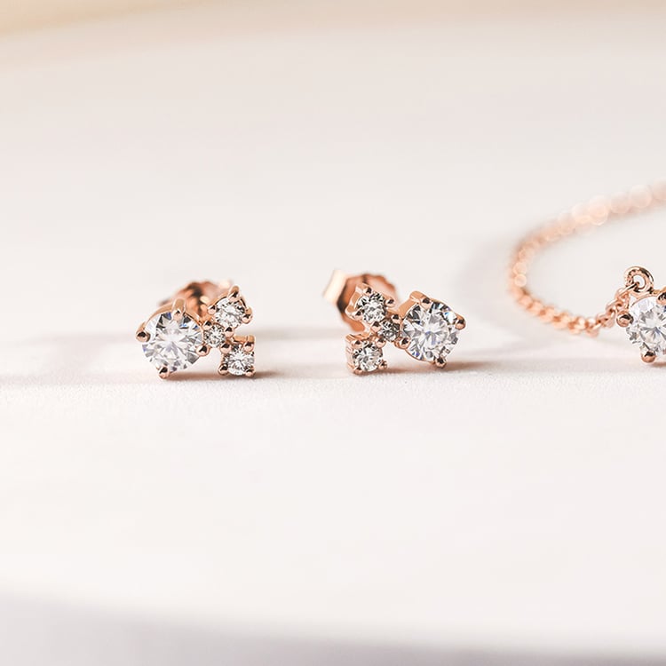 Stříbrné cluster náušnice s moissanity a lab-grown diamanty Kerrie 152960