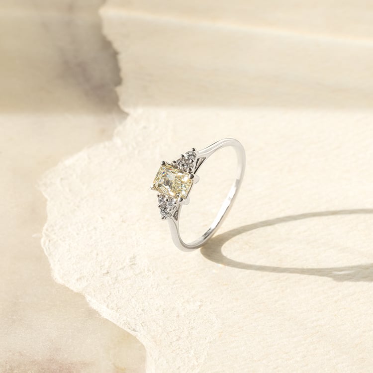 Zlatý zásnubní prsten s 0.60ct GIA certifikovaným diamantem Miha 139323