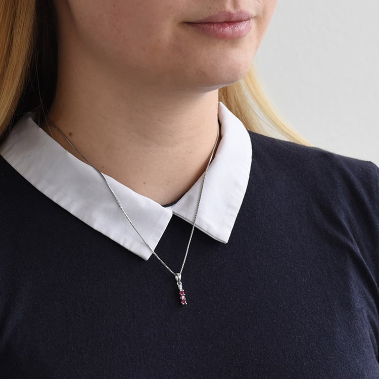 Něžný stříbrný přívěsek s růžovými topazy 79170