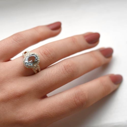 Čarokrásný zlatý prsten s akvamarínem a diamanty Borgny