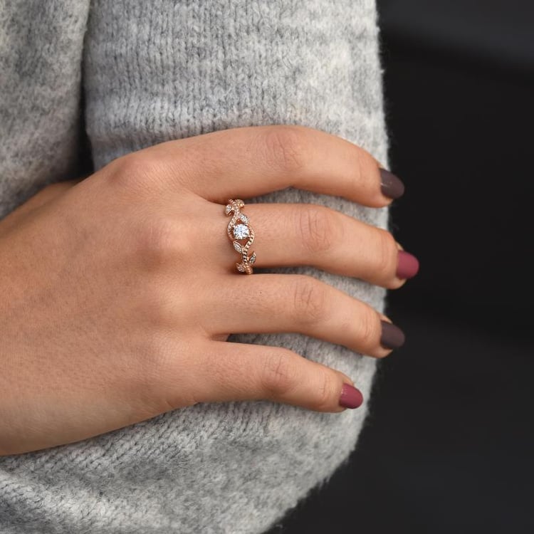 Zásnubní zlatý vintage prsten s diamanty 75530