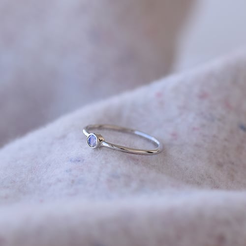 Zlatý minimalistický prsten s měsíčním kamenem Emilien