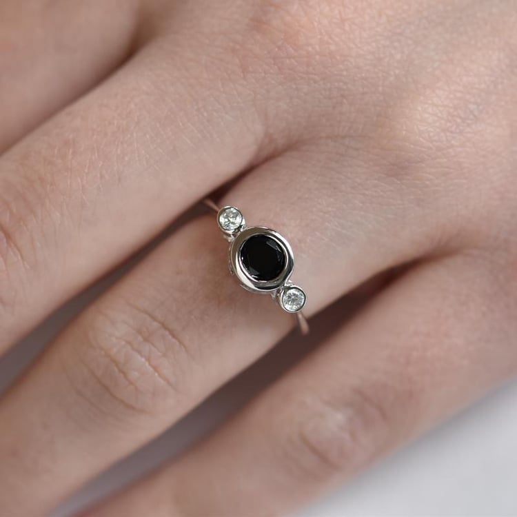 Prsten se spinelem 26275