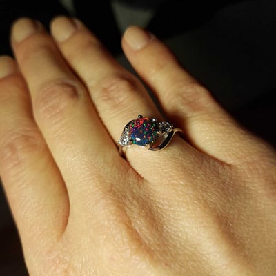 Stříbrný prsten s černým opálem