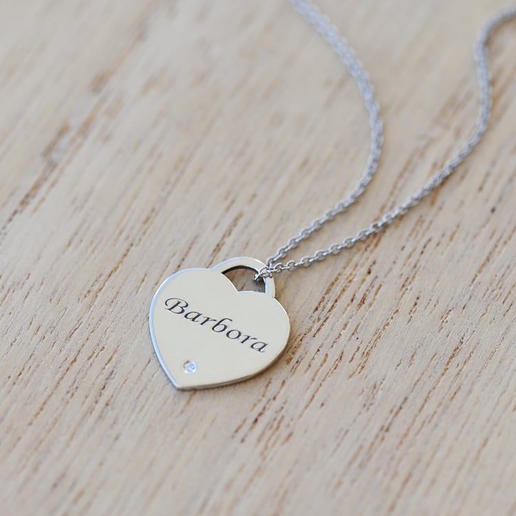 Přívěsek ve tvaru srdce s gravírem a diamantem 61249