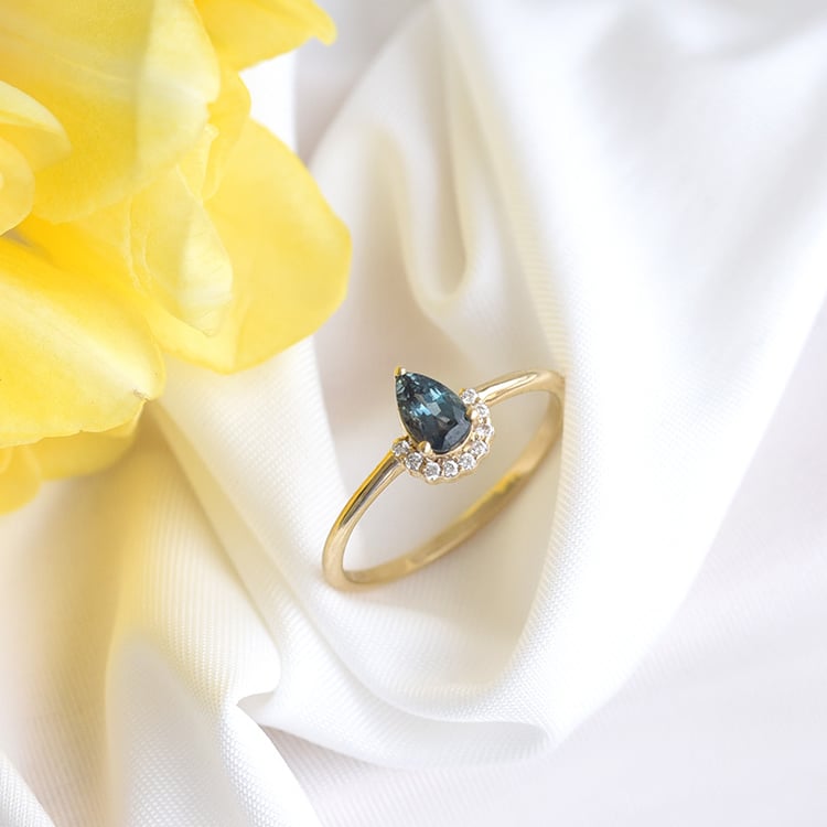 Alexandritový prsten s diamanty 82325