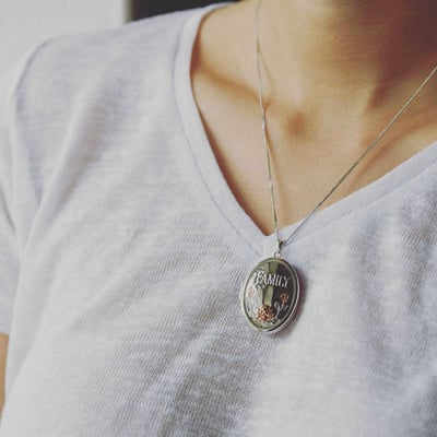 Stříbrný medailonek family