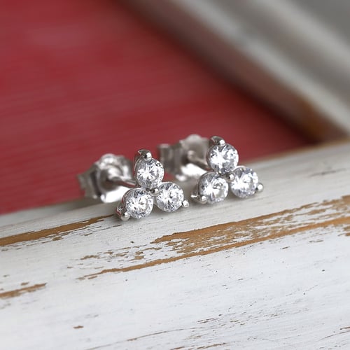 Romantické náušnice se třemi diamanty Johnna
