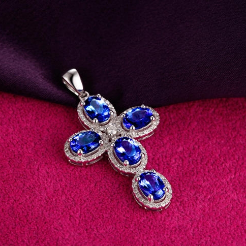 Křížek s tanzanity a diamanty 3679