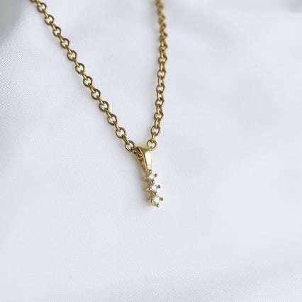 Minimalistický diamantový přívěsek Zusa