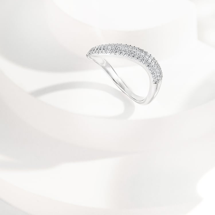 Half eternity zvlněný stříbrný prsten s lab-grown diamanty Hjalmar 161558