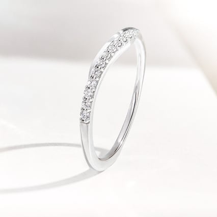 Atypicky zvlněný stříbrný prsten s diamanty Vide