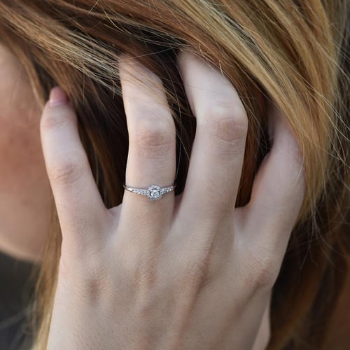 Halo prsten s diamanty Mourise