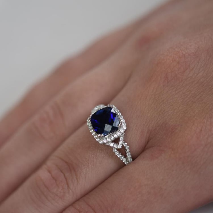 Stříbrný prsten s cushion safírem a zirkony Guara 21154