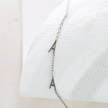 Náramek se 2 písmenky podle vaší volby Annika