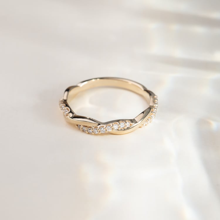 Zlatý propletaný prsten s diamanty Malea 152377