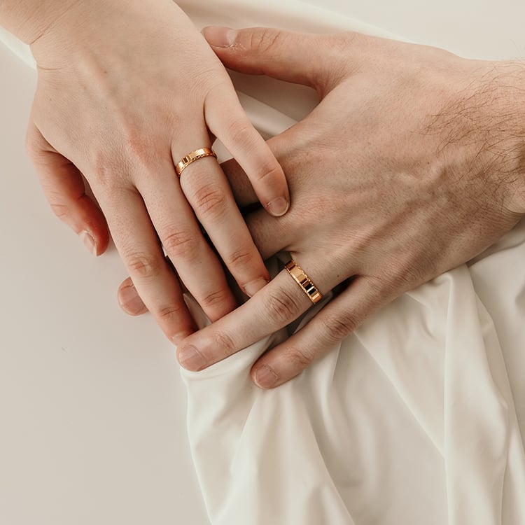 Zlaté snubní prsteny se zdobenými okraji Rahim 120129