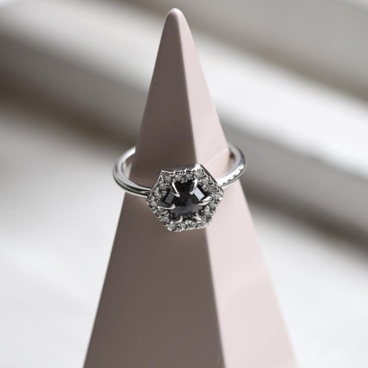 Diamantový prsten ze zlata 49689