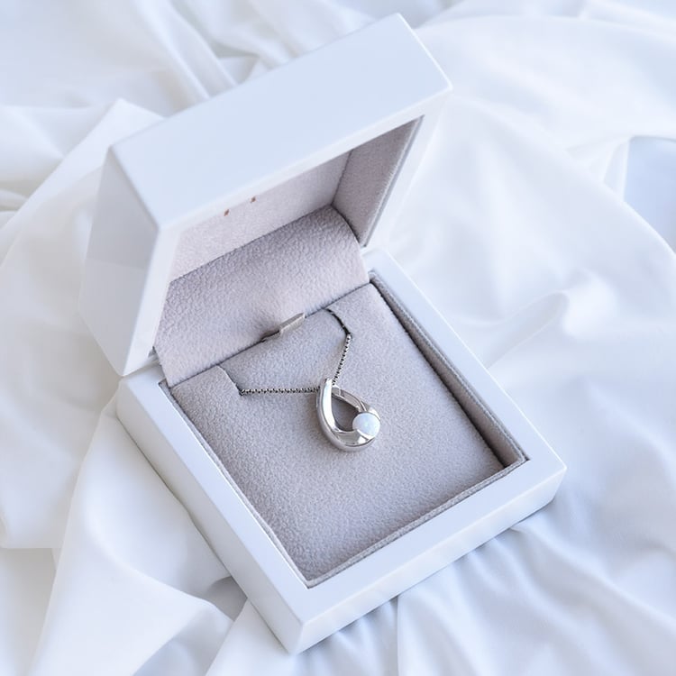 Přívěsek ze stříbra s opálem 89794