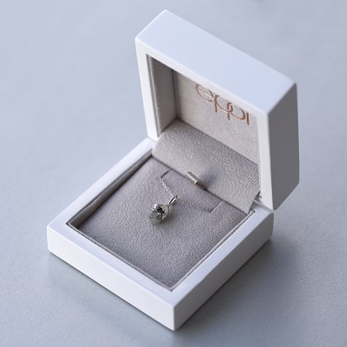 Zlatý přívěsek s nebroušeným diamantem Camryn